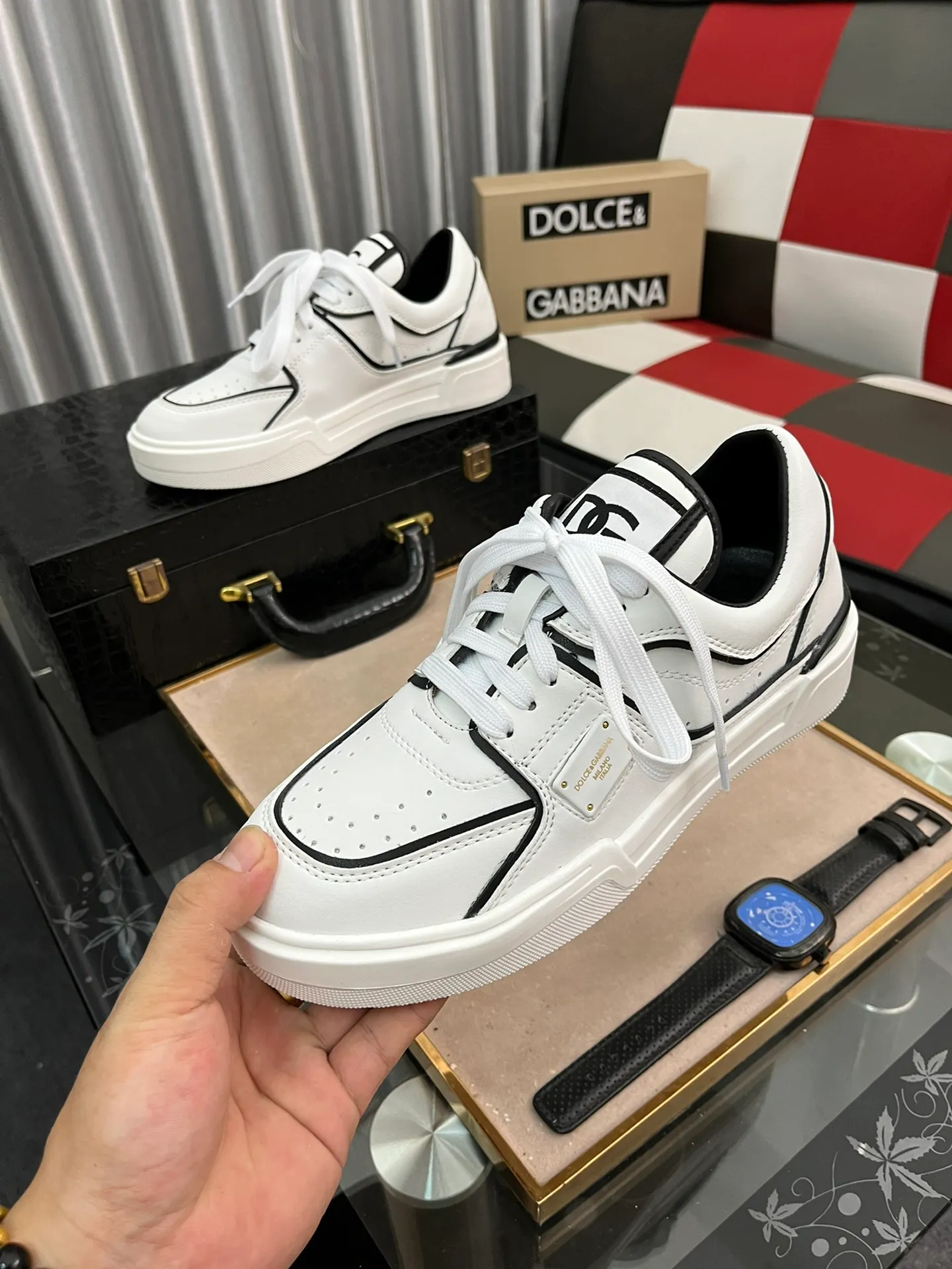 Ex-factory price 480⌚️⌚️DG Men's latest spring and summer 2022, this year's main style, there is no one of them. Super popular and handsome casual shoes. This style inherits the D family's always a little exaggerated yet fashionable style. Exquisite workmanship 🔸Many people love the use of silk cowhide, silk sheepskin lining, [strong][strong][strong] 🔸[strong][strong][strong], a perfect interpretation of the latest inspiration for shoes Classic and fashion are integrated, luxury dream surpasses fashion and high-end quality 💪💪Rubber outsole Size: 38-45, 5⃣️ colors available